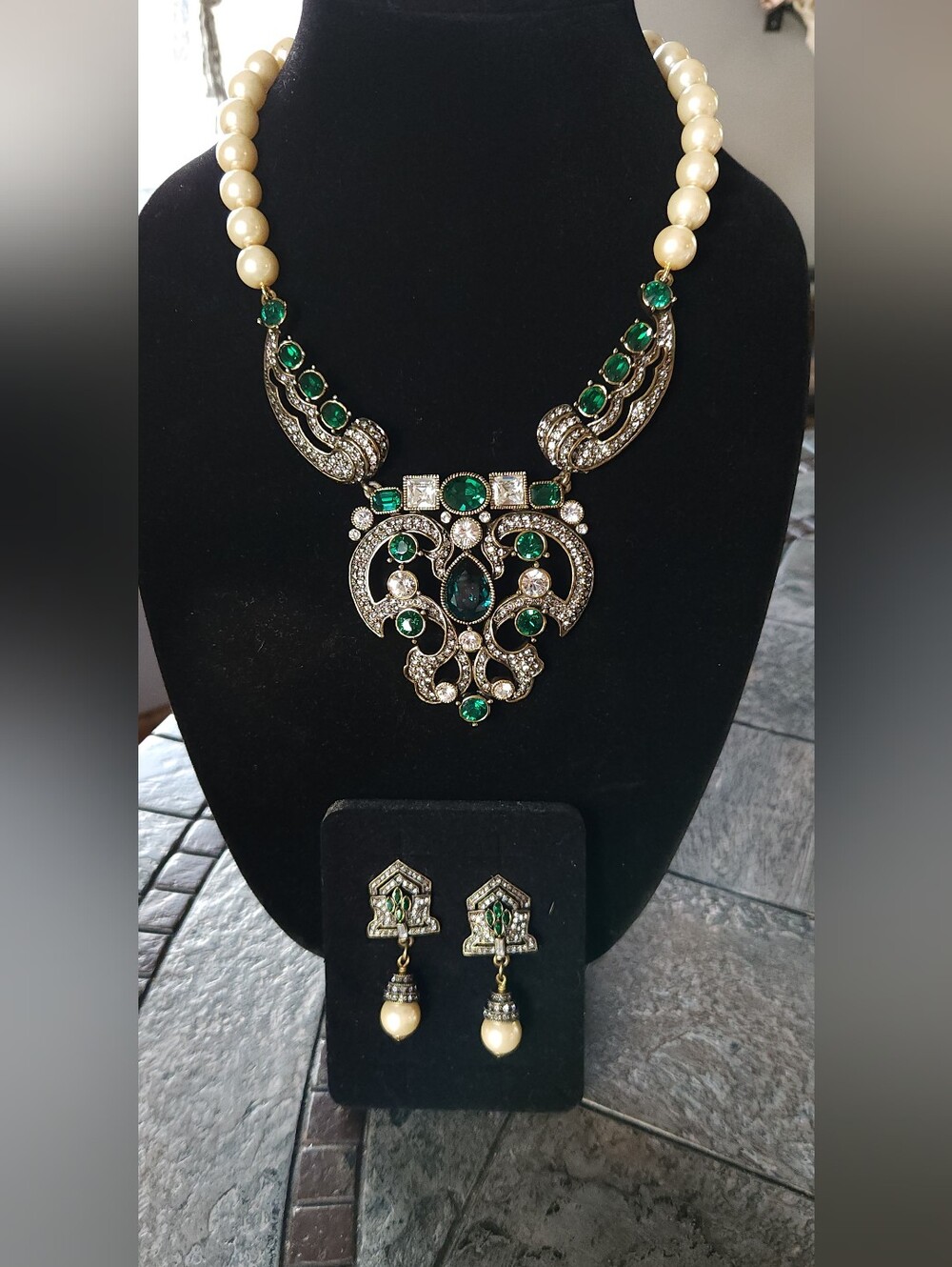 Heidi Daus Emerald Green Crystal Pearl Necklace Earrings Set Box